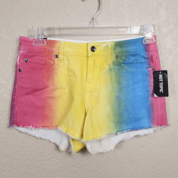 Hot Topic Black Heart Rainbow Spray Painted Low Rise Shorts Size 7 NWT (4436) - Picture 1 of 5